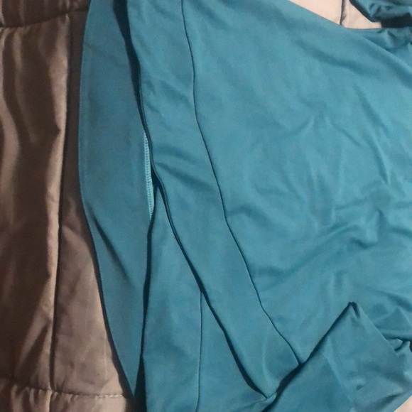 Front scalloped Mondetta zip neck active sweater - Picture 6 of 7